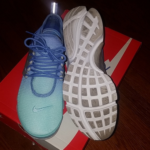 SOLD***Women's Nike Presto Fly - Picture 3 of 8